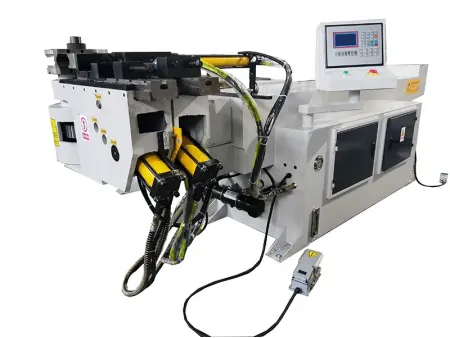 Dobladora de tubos CNC