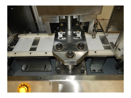 Punzonadora y plegadora automática de tarjetas, WT-007PCM