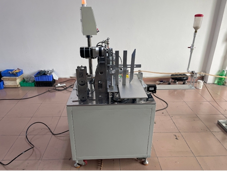 Ojilladora automática para etiquetas colgantes, UM-160Z