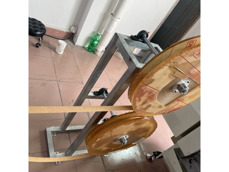 Ojilladora automática para etiquetas colgantes, UM-160Z