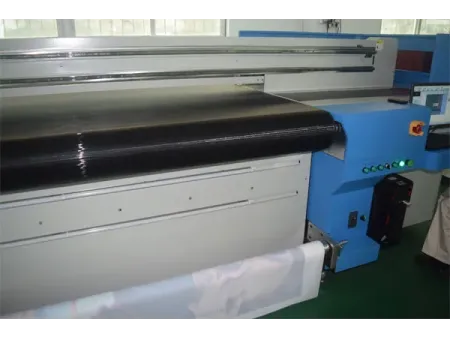 Impresora híbrida UV (rollo a rollo y cama plana)
