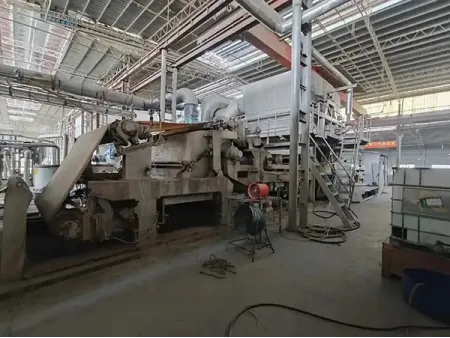 Máquina de papel tisú usada