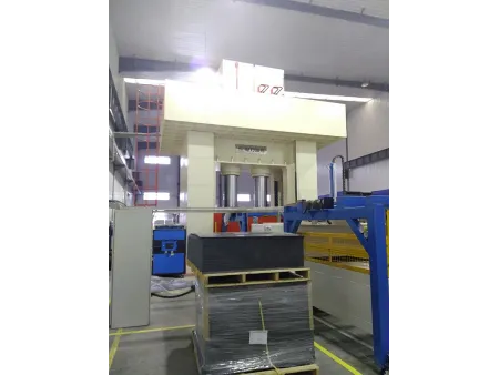 Prensa hidráulica para materiales compuestos
