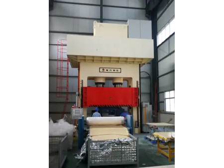 Prensa hidráulica para materiales compuestos