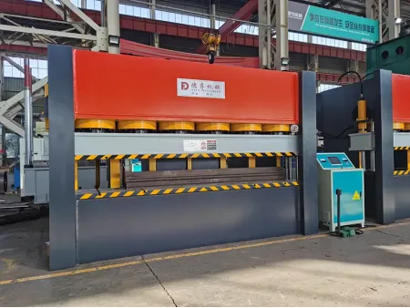 Prensa hidráulica de estampación para puertas metálicas