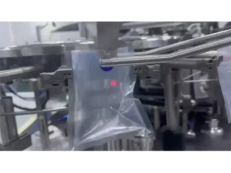 Envasadora rotativa al vacío (Bolsa preformada)