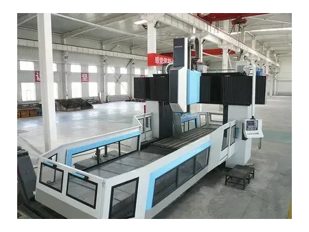 Mandrinadora-fresadora CNC tipo pórtico / gantry (pórtico fijo y mesa móvil)