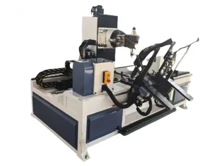 Torno CNC para madera de 5 ejes