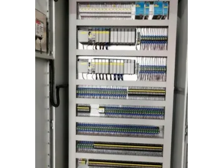 Panel de control PLC (Controlador Lógico Programable)