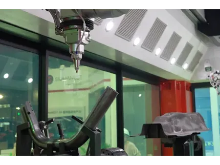 Cortadora láser 3D de doble estación y 16 ejes