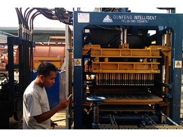 Máquina para fabricar bloques de concreto QFT8-15