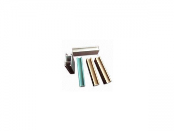 Perfil de aluminio para puertas