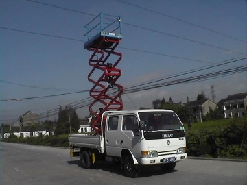 Plataforma elevadora sobre camión